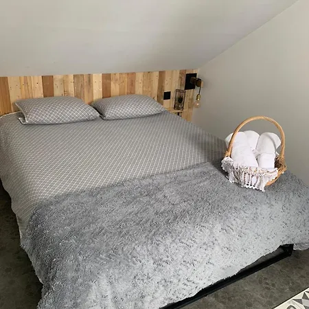 Petit Nid Douillet Avec Parking Privé Сasa de vacaciones Villemareuil
